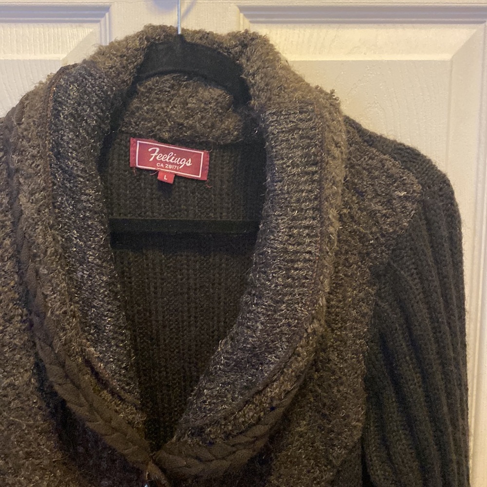 Fun fitted button sweater - Picture 2 of 4